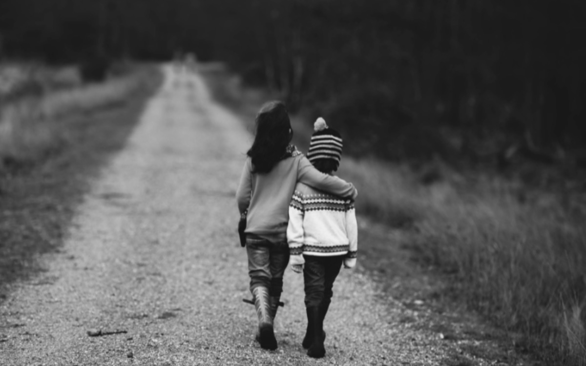 Armutsbetroffene Kinder leiden besonders unter Corona: 50% geben Lebensqualität ein Nicht-Genügend